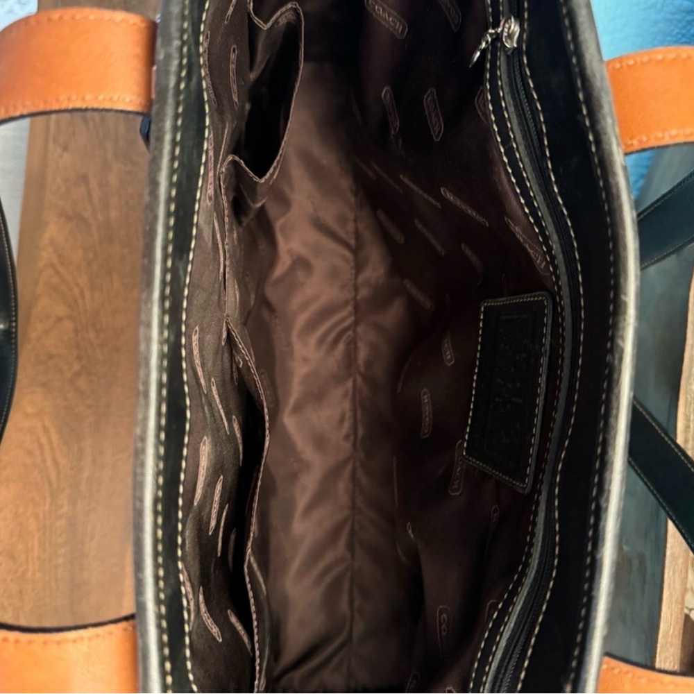 Coach leather tote bag size 18 width x 12 height. Excellent condition - Picture 3 of 10